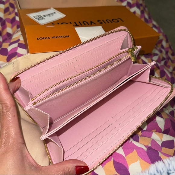 Authentic LOUIS VUITTON Zippy wallet LV by the Pool canvas Pink Yellow - Picture 14 of 16